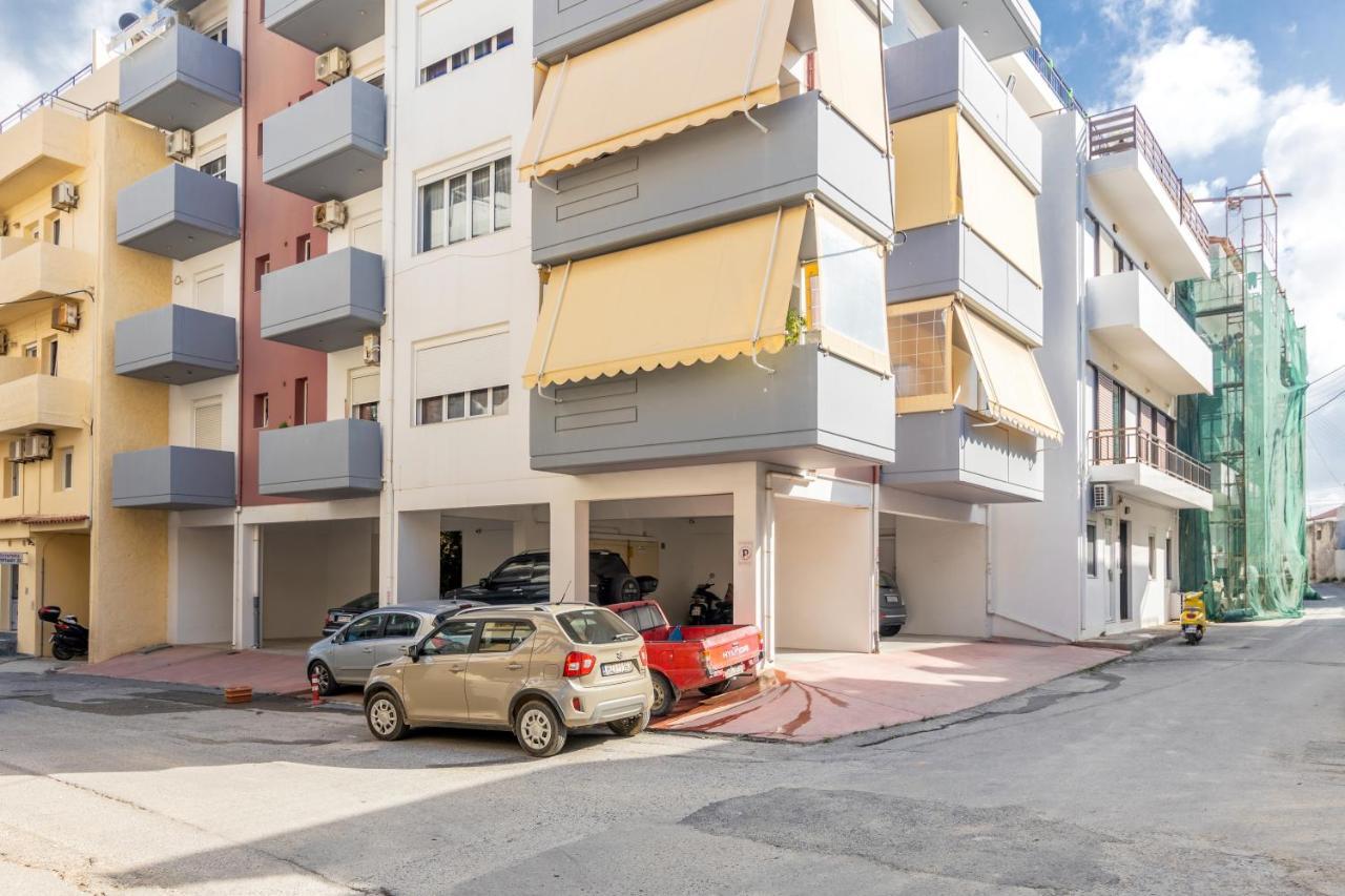 Bright & Modern Apt With View Iraklion Buitenkant foto
